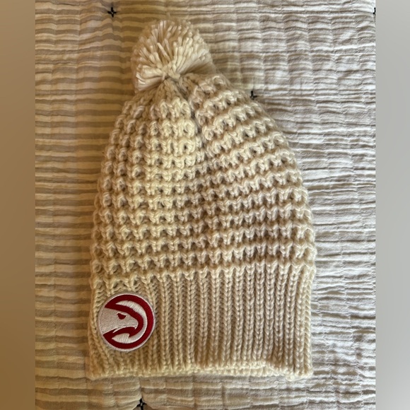 Atlanta Hawks Beanie- never worn - Picture 1 of 2